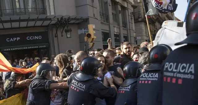 Barcellona, scontri a raduno separatisti