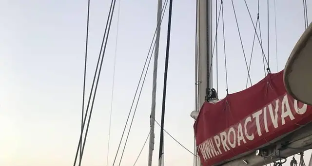 Veliero Open Arms torna verso Libia