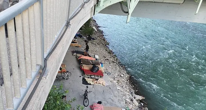 Bolzano, ancora bivacchi sotto Ponte Virgolo