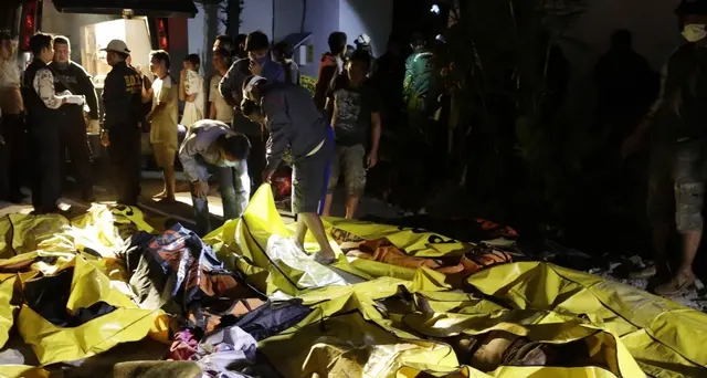 Tsunami, a Palu sepoltura di massa
