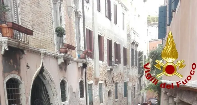 Principio incendio al teatro La Fenice