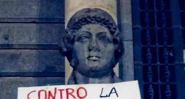 Manifesti contro Salvini a Napoli