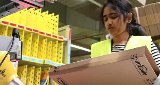 Amazon alza salario minimo a 15 dlr ora