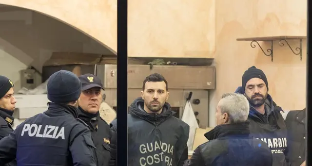Aiutò indagini su Spada, ordigno a casa