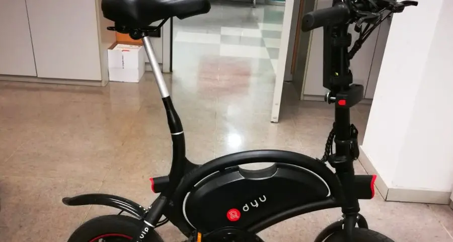 La polizia municipale sequestra uno scooter camuffato da bicicletta