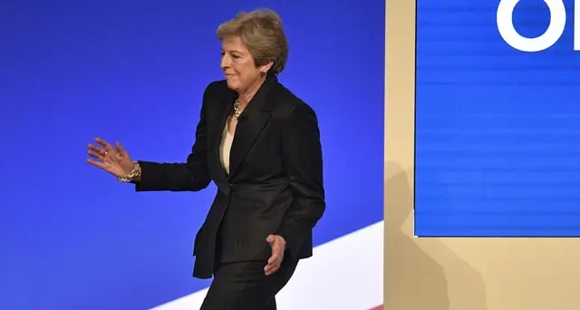 May a passo di danza su palco congresso