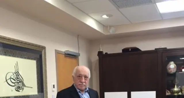 Uomo armato cerca entrare in casa Gulen