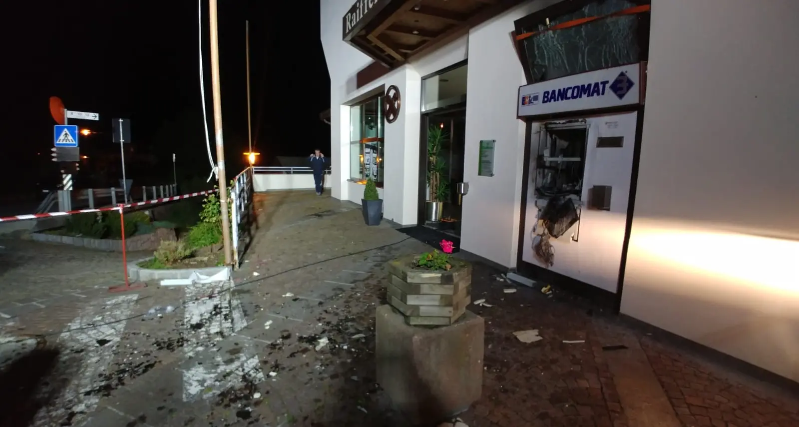 Terzo assalto ad un bancomat in una settimana, cassaforte rubata a Villandro