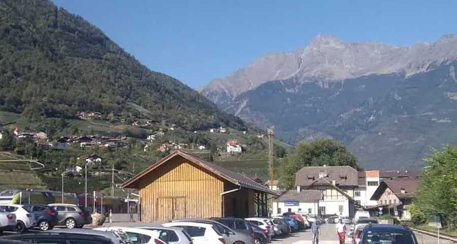 Posti auto e poi camper alla stazione di Maia Bassa