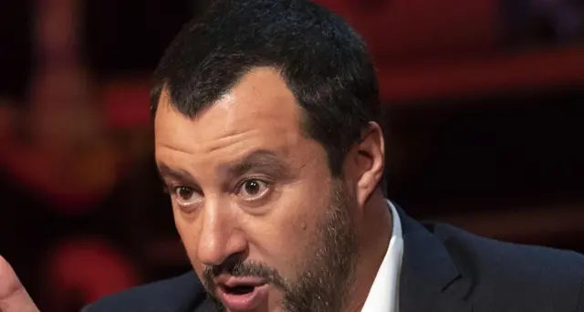 Salvini, no charter,chiuderemo aeroporti