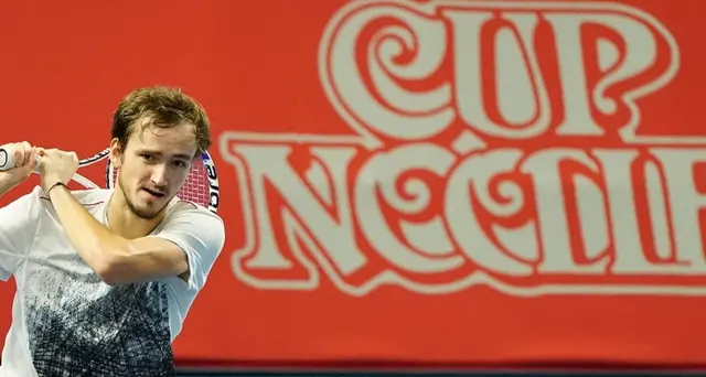 Nishikori ko, Medvedev vince Open Tokyo