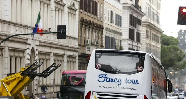 Investito da bus: Raggi, regole ci sono