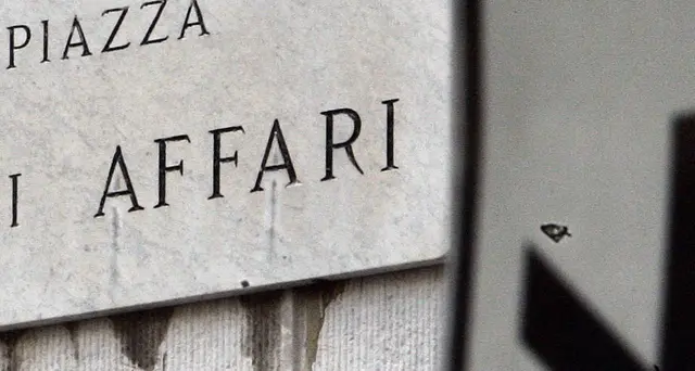 Piazza Affari -2,2%, spread a 304 punti