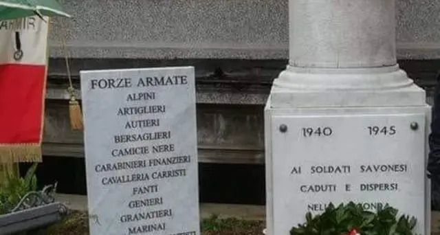 Camicie nere su lapide Forze Armate