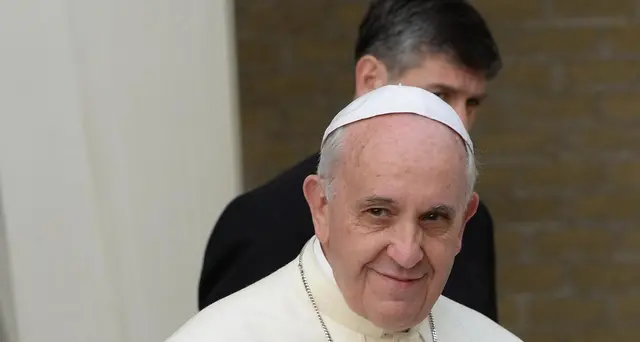 Papa è caduto tornando a Santa Marta