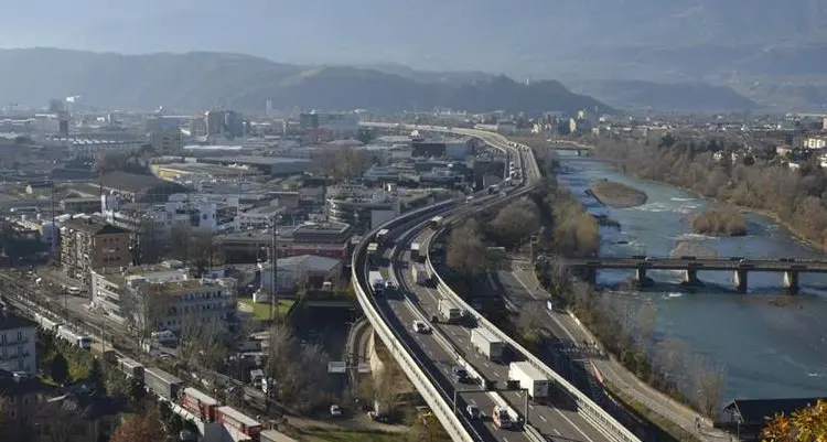 Provincia, stop ai tir che utilizzano la statale per aggirare i pedaggi