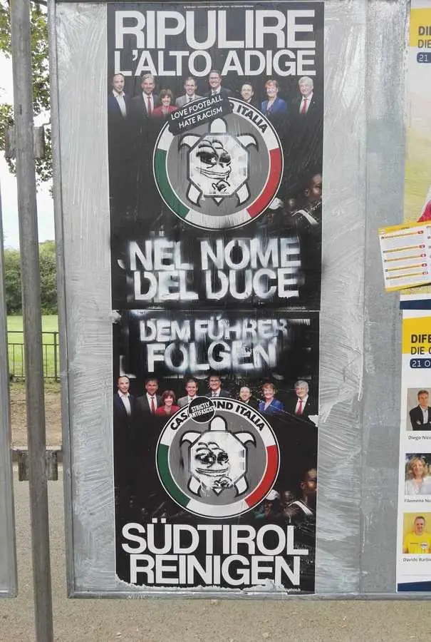 Manifesto di CasaPound modificato con lo spray