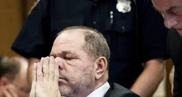Weinstein in aula, cadono alcune accuse