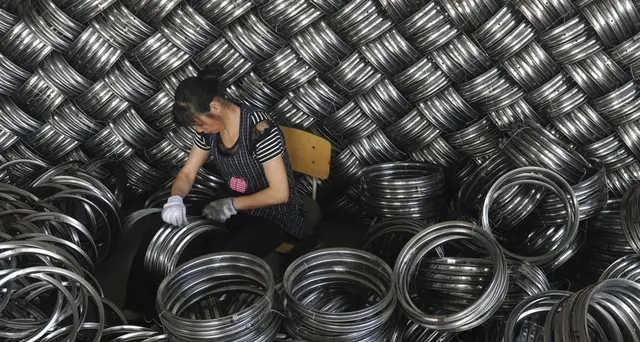 Cina, vola surplus commerciale con Usa