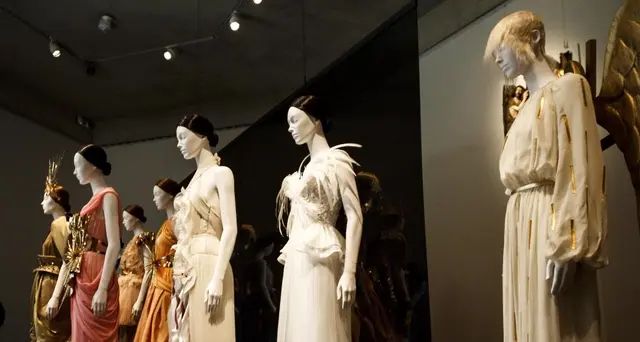 Heavenly Bodies mostra più vista al Met