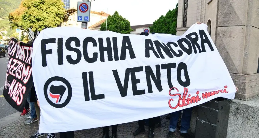 Bomba carta in Trentino, a Bolzano la «rivendicazione» anarchica