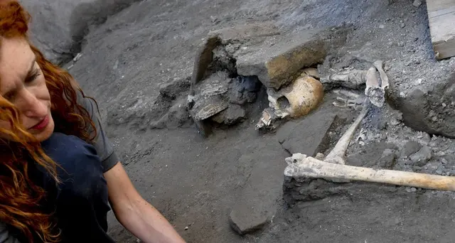 Pompei, ritrovati 5 scheletri