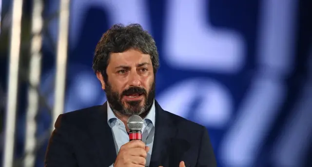 Dj Fabo:Fico, politica affronti tema