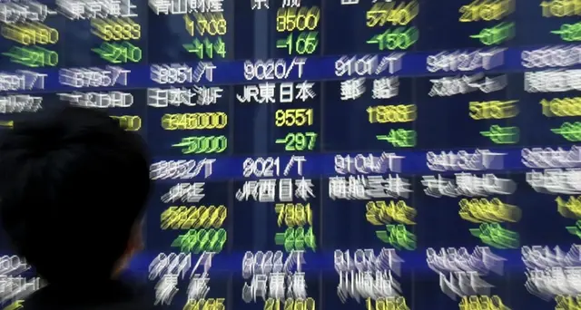 Borsa Shanghai pesante con Wall Street