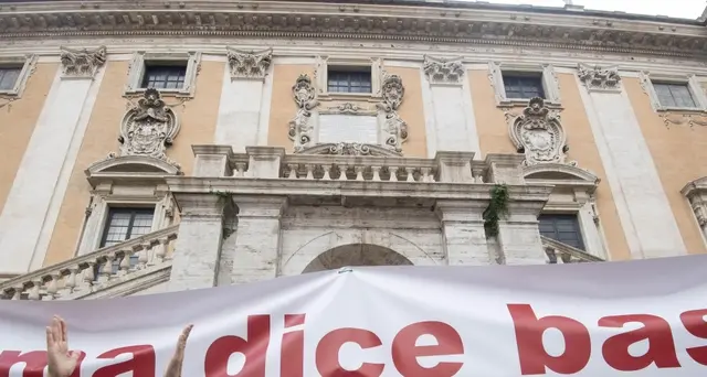 \"Roma dice basta' sit in contro degrado