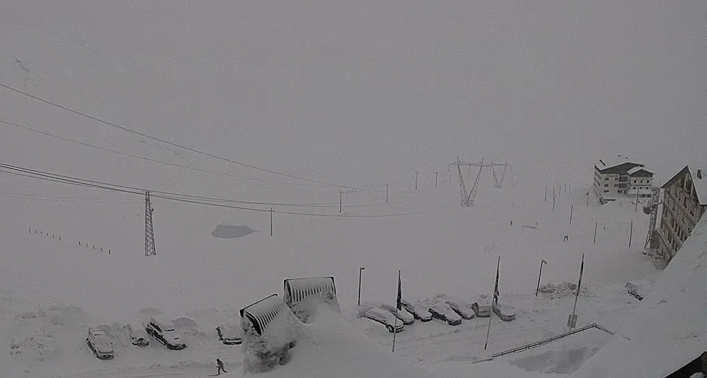 Passo dello Stelvio chiuso al traffico: 180 turisti impossibilitati a muoversi