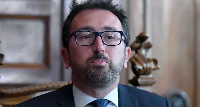 Bonafede, Battisti deve tornare in Italia