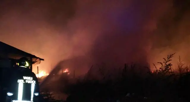 Incendio in baraccopoli Borgo Mezzanone