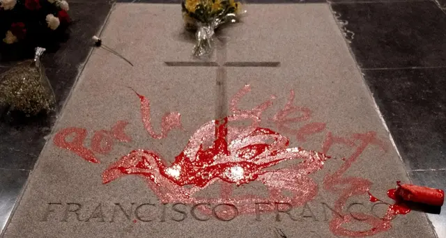 Imbratta tomba di Franco, arrestato