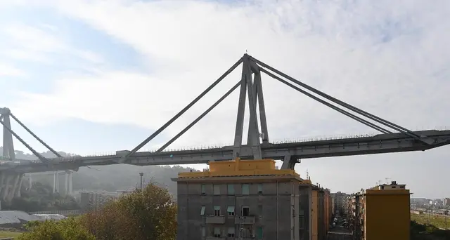 Ipotesi crollo ponte caduta bobina tir