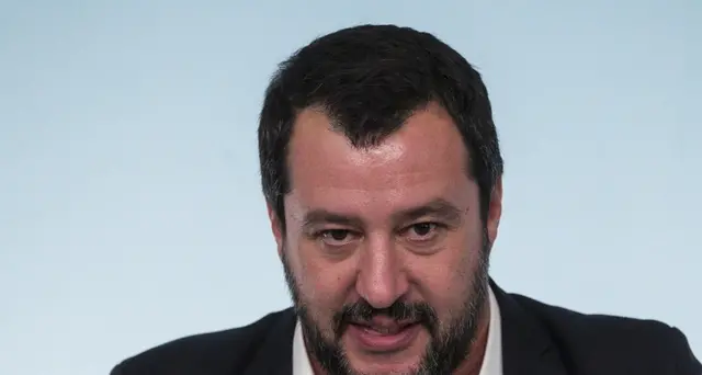 Grave dopo caduta in stabile occupato