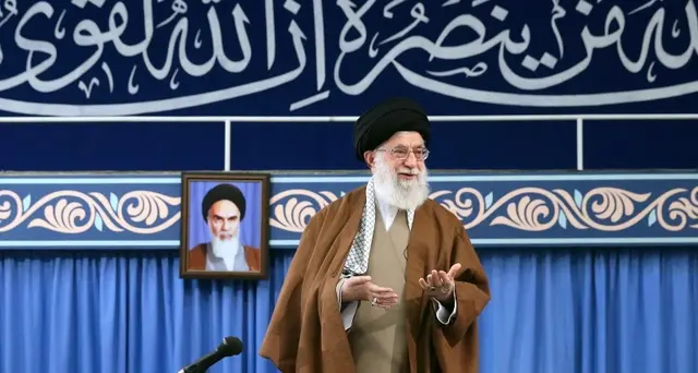 Khamenei, Trump sperpera credibilità Usa
