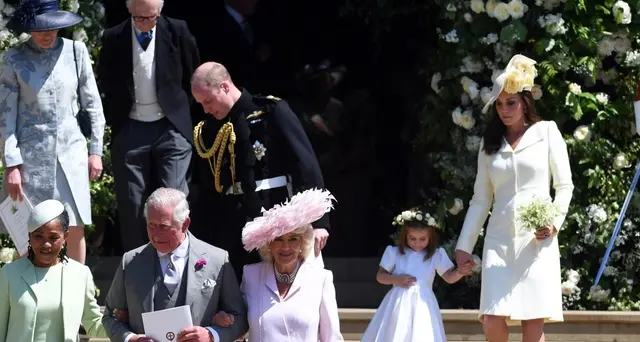 Regina invita a Natale madre di Meghan