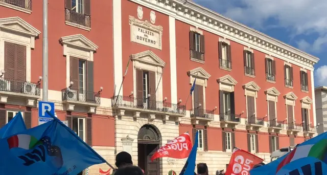 Amianto: sit-in sindacati in Puglia