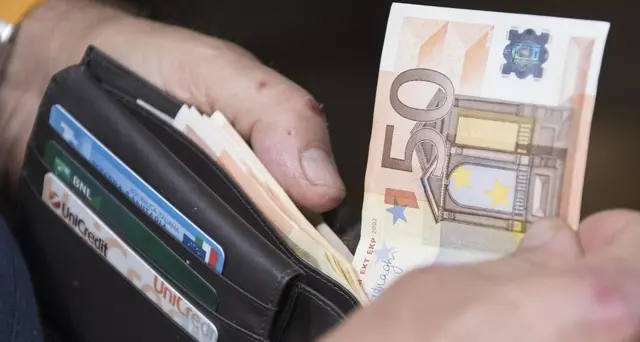 Sale peso finanza in ricchezza famiglie