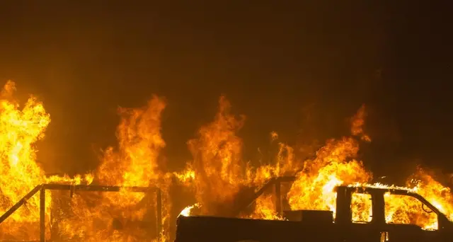Brucia California, evacuata Malibu