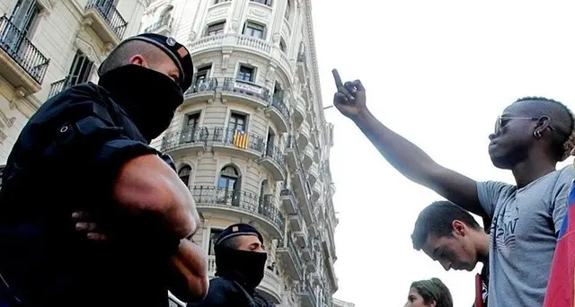 Barcellona: scontri separatisti-polizia