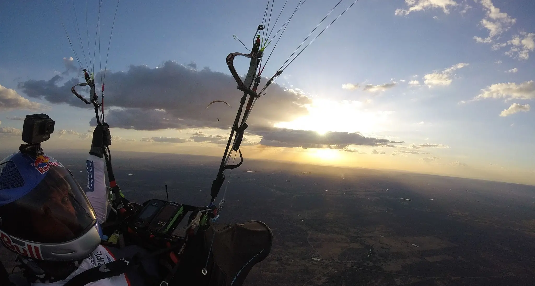 Aaron Durogati vola in parapendio per 510 km