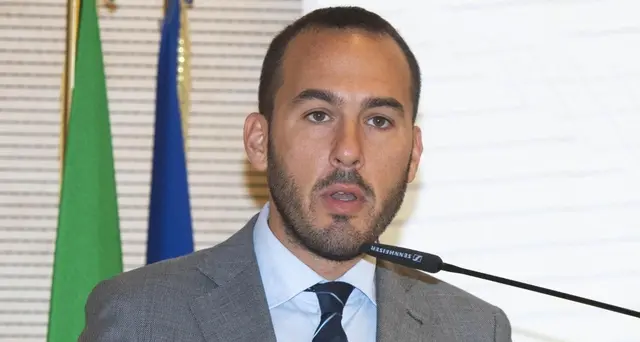 Di Stefano, abolire finanziamenti stampa