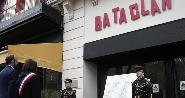 Macron commemora attentati 13/11