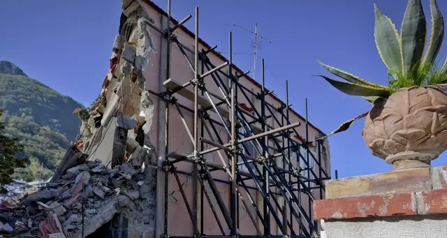 Condono Ischia,si pensa a 1600-2000 casi