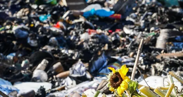 Cumuli rifiuti incendiati nel Napoletano