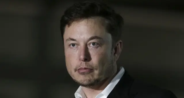 Musk lancerà altri 7.518 satelliti