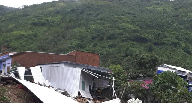 Vietnam, tempesta causa frana, 13 morti