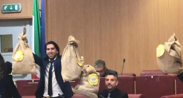 Consiglio Liguria taglia vitalizi