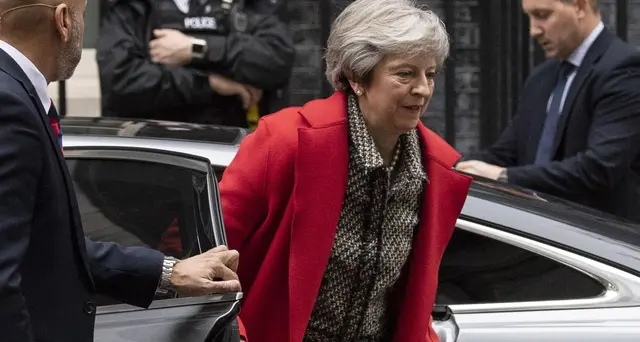Brexit, solo 25 firme per sfiducia a May